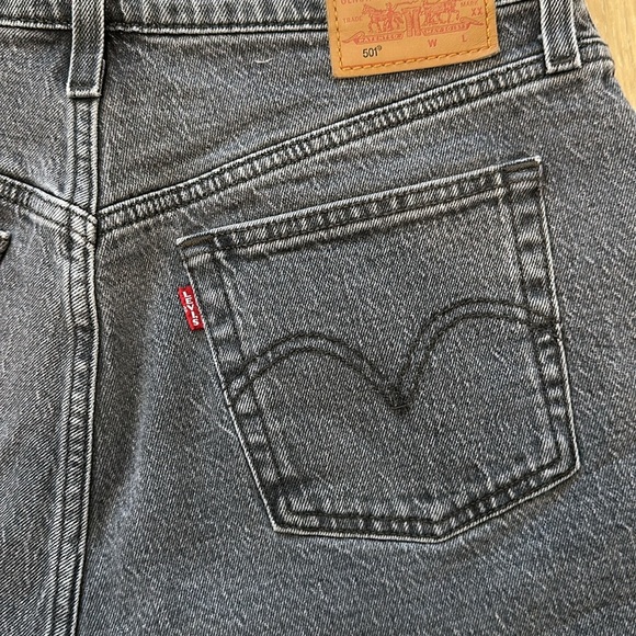 Levi’s 501 Original Black Shorts Women’s Cutoff High Rise Denim Jeans Size 29 - Picture 9 of 12